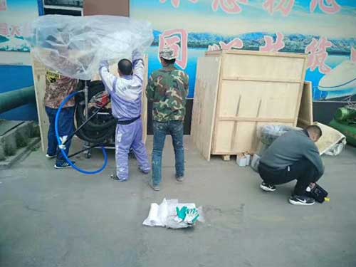 江蘇省聚脲噴塗機水池防腐防水改造(圖3) 為江蘇客戶培訓液壓聚脲噴塗機使用